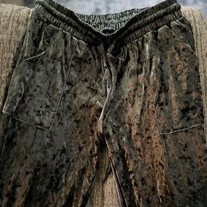 BRAND NEW All At Once velour army green joggers. Women size medium